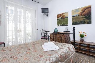 A Home For Holiday, Rome