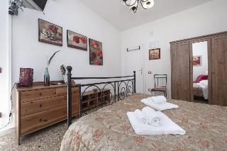 A Home For Holiday, Rome