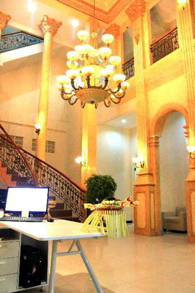 Lobby thumbnail 12