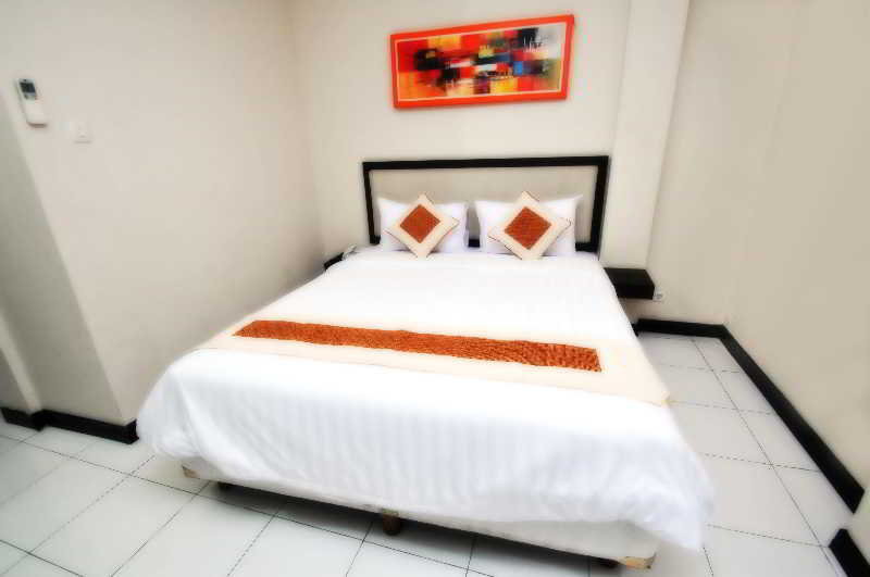 Room thumbnail 5