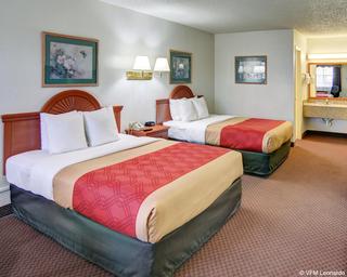 Super 8 By Wyndham Decatur Texas