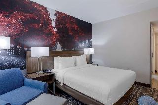 1 queen bed, nonsmoking, accessible