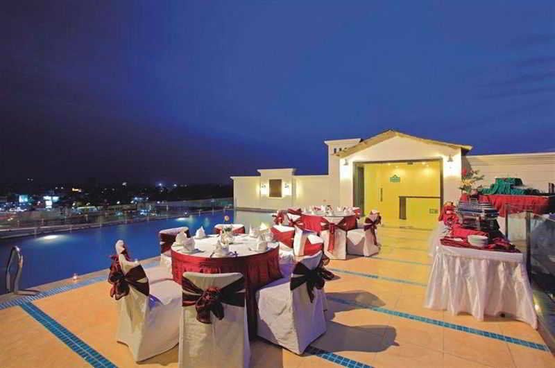 Terrace
 di Country Inn & Suites By Carlson Amritsar