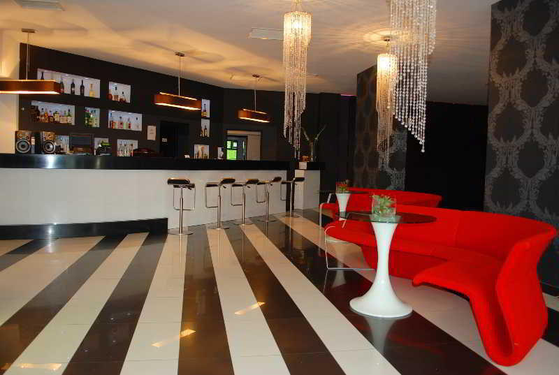 Bar
 di Black and White