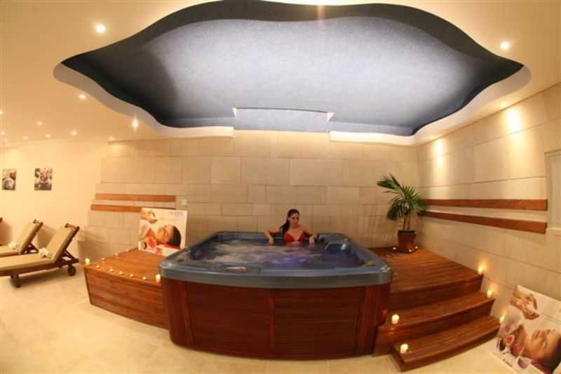 Sports and Entertainment
 di Aphrodite Sands Resort