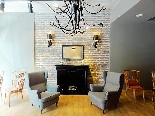Akin Suites