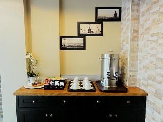 Akin Suites