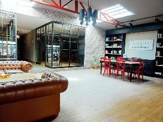 Akin Suites