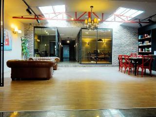 Akin Suites