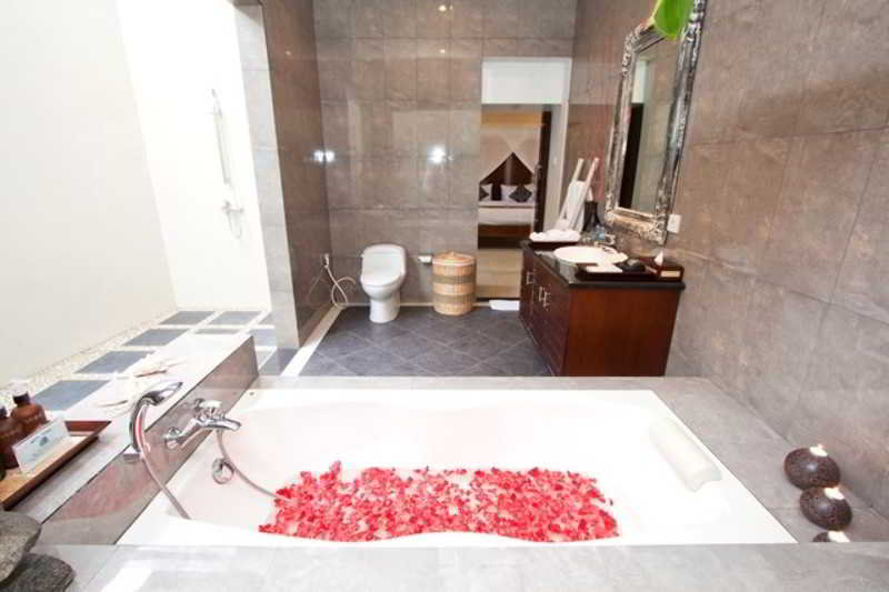 Room thumbnail 9