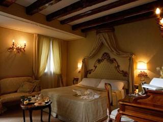 Room
 di Antico Doge