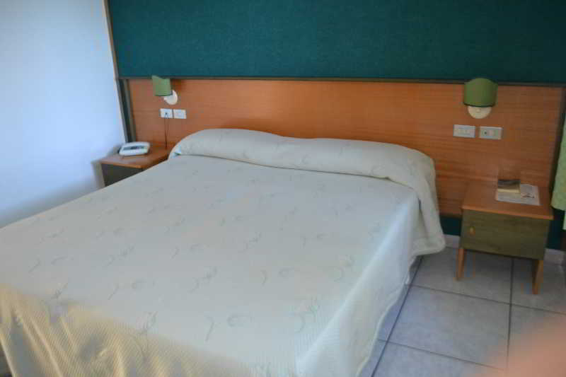 Room
 di Leucosya
