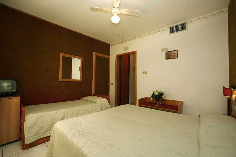 Room
 di Leucosya