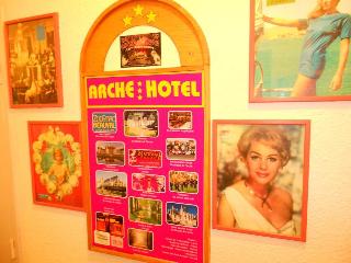 Arche Hotel, Tours