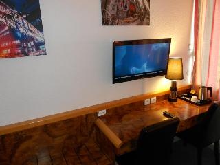 Arche Hotel, Tours