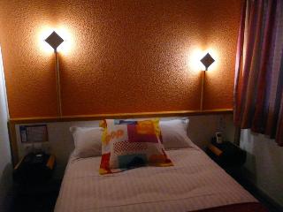 Arche Hotel, Tours