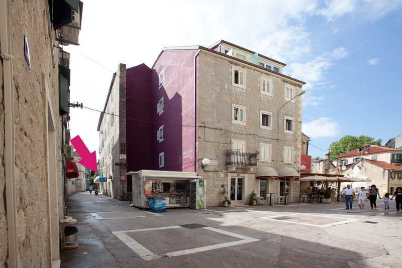 General view
 di Veli Varos Apartments