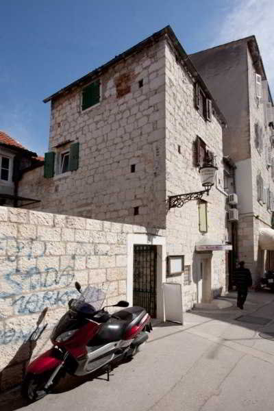 General view
 di Veli Varos Apartments