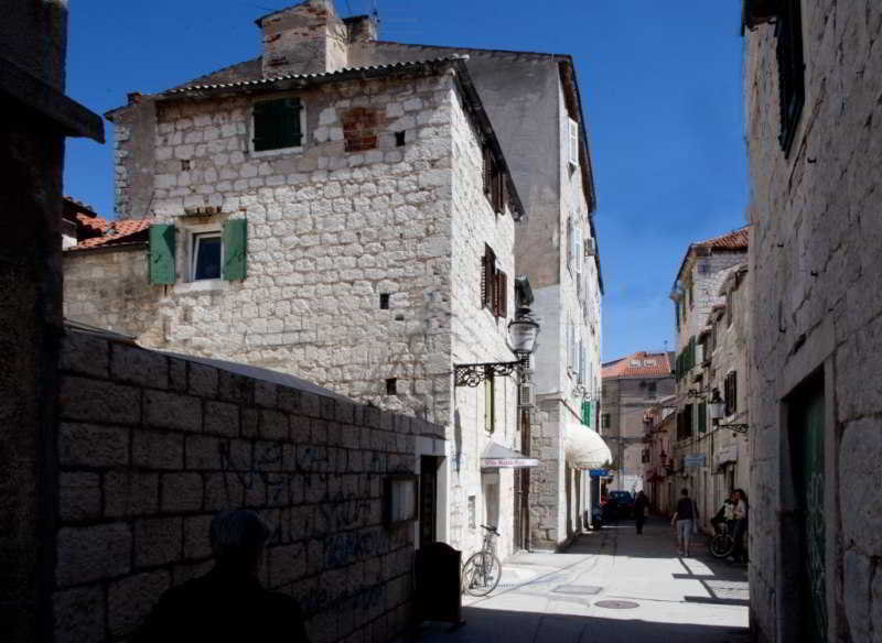 General view
 di Veli Varos Apartments