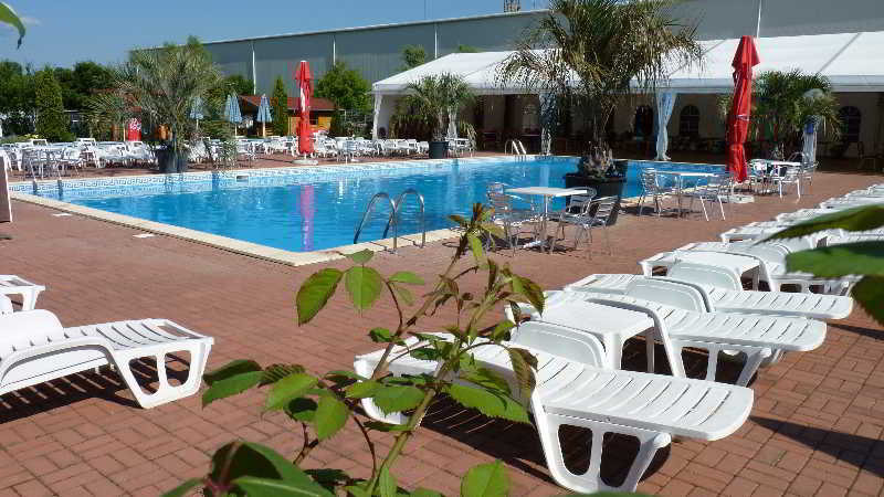 Pool
 di Garden Club Hotel