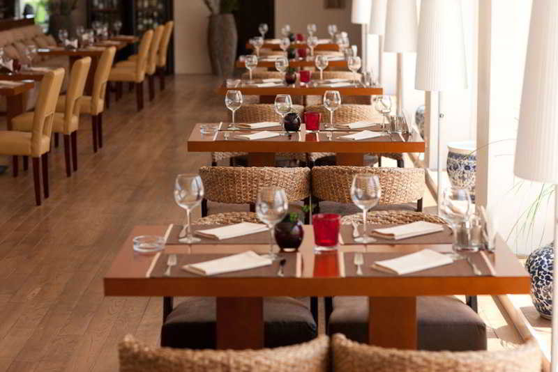 Restaurant
 di Sea Breeze Residences & Hotel