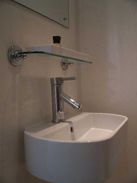 Room
 di The Broadway Hotel