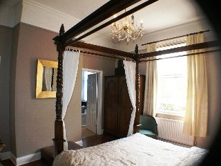 Room
 di The Bank House