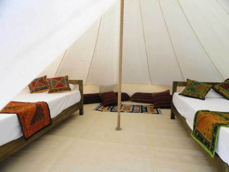 Room
 di The Rock Camp