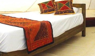 Room
 di The Rock Camp