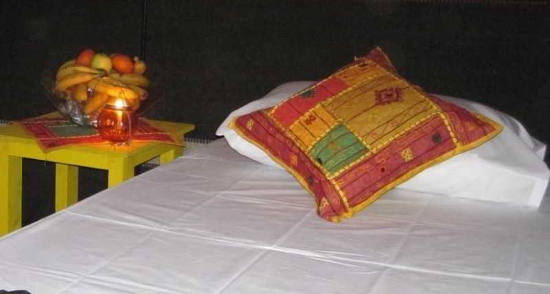 Room
 di The Rock Camp