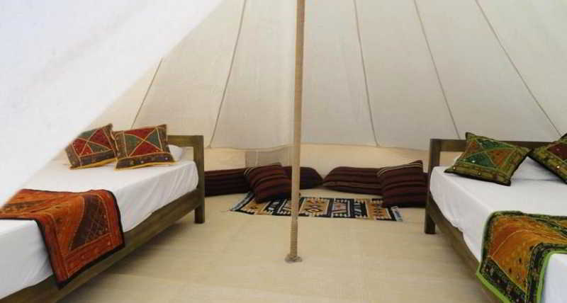 Room
 di The Rock Camp