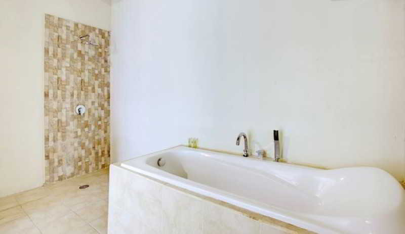 Room thumbnail 4