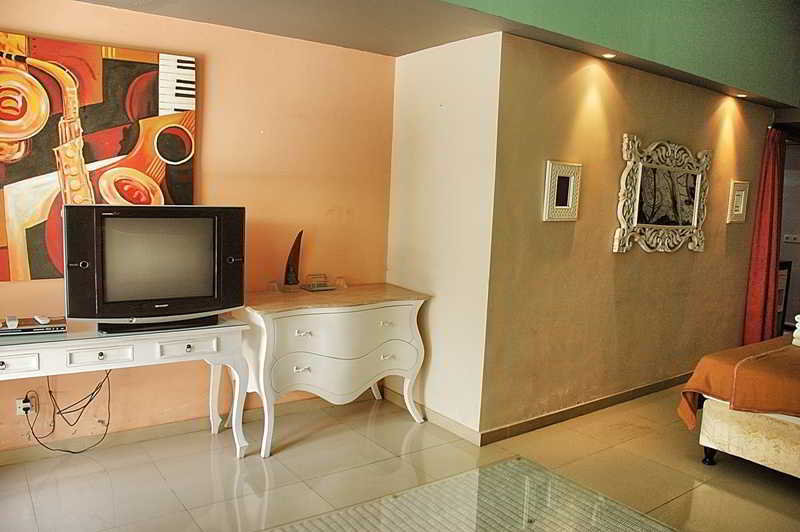 Room thumbnail 6