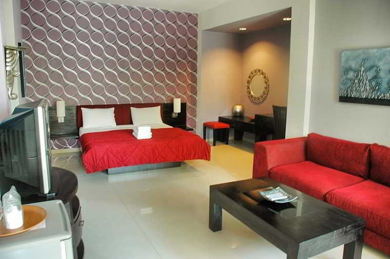 Room thumbnail 3