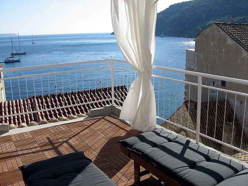Terrace
 di Komiza Provita Guesthouse