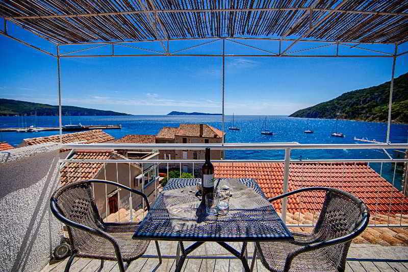 Terrace
 di Komiza Provita Guesthouse