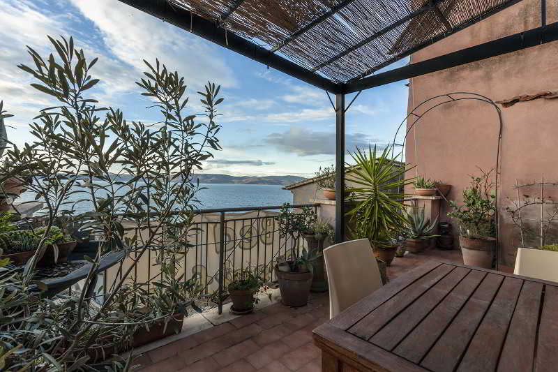 Domus Angularia, Rome