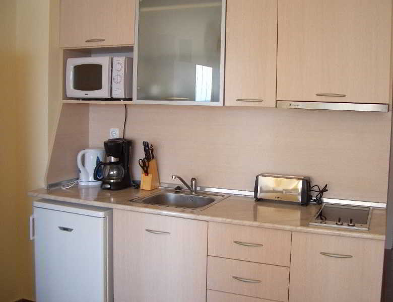 Room thumbnail 4