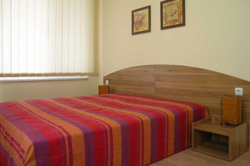 Room thumbnail 8