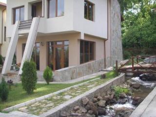 Sports and Entertainment
 di The Lake Villa