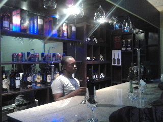 Bar
 di Oragon Hotel and Suites