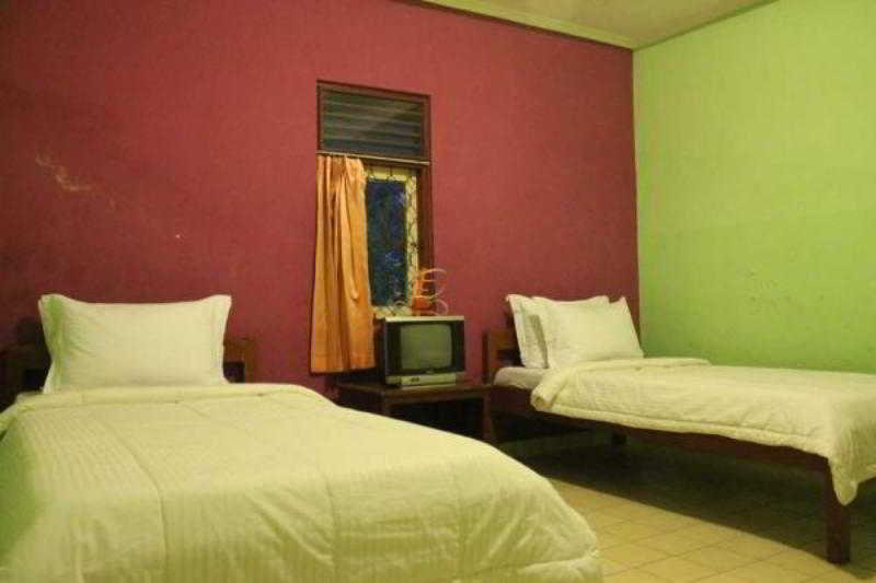 Room thumbnail 4