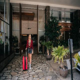 Pacific Monarch Hotel
