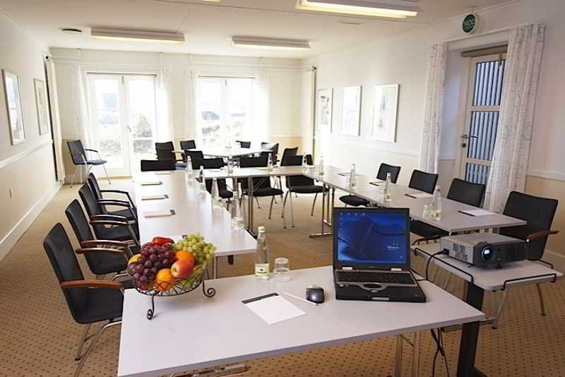 Conferences
 di Comwell Soro Storkro