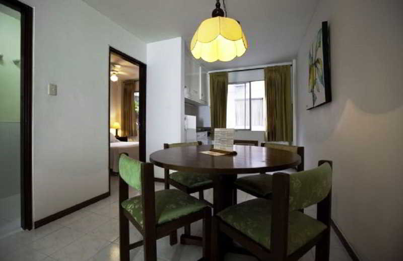 Room
 di Travelers Apartamentos y Suites Cali Rayda