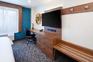 1 King Bed Suite Comm Access Tub
