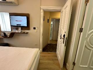 Weingart Black Tulip Hotel