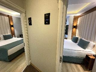 Weingart Black Tulip Hotel