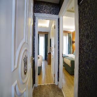 Weingart Black Tulip Hotel