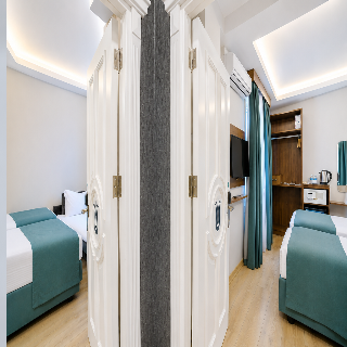 Weingart Black Tulip Hotel